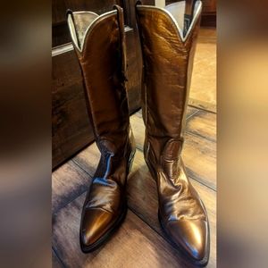 Beautiful gold boots Larry Manhan